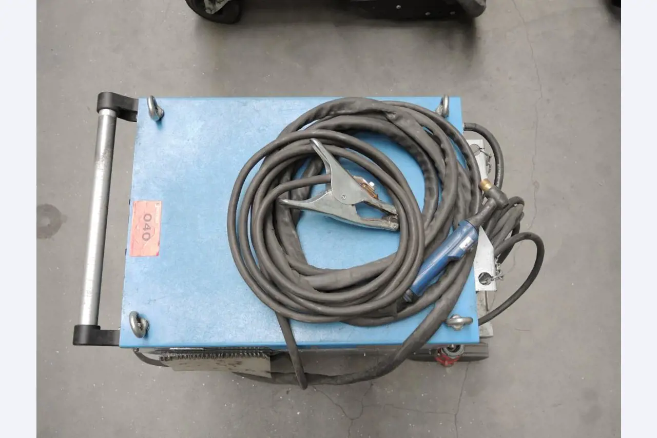 Chapas metálicas e máquinas para trabalhar metais<br><font size="2">Colaboração com Hilco Industrial Acquisitions bv</font><br><img src="/images/hil.png"><br>-5