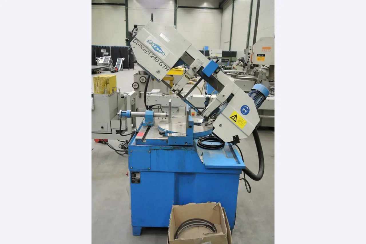 Chapas metálicas e máquinas para trabalhar metais<br><font size="2">Colaboração com Hilco Industrial Acquisitions bv</font><br><img src="/images/hil.png"><br>-3