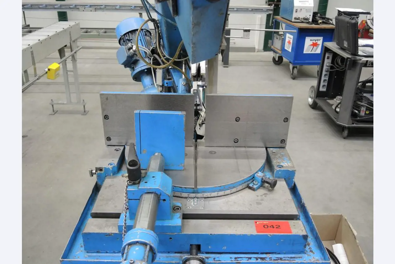 Chapas metálicas e máquinas para trabalhar metais<br><font size="2">Colaboração com Hilco Industrial Acquisitions bv</font><br><img src="/images/hil.png"><br>-5