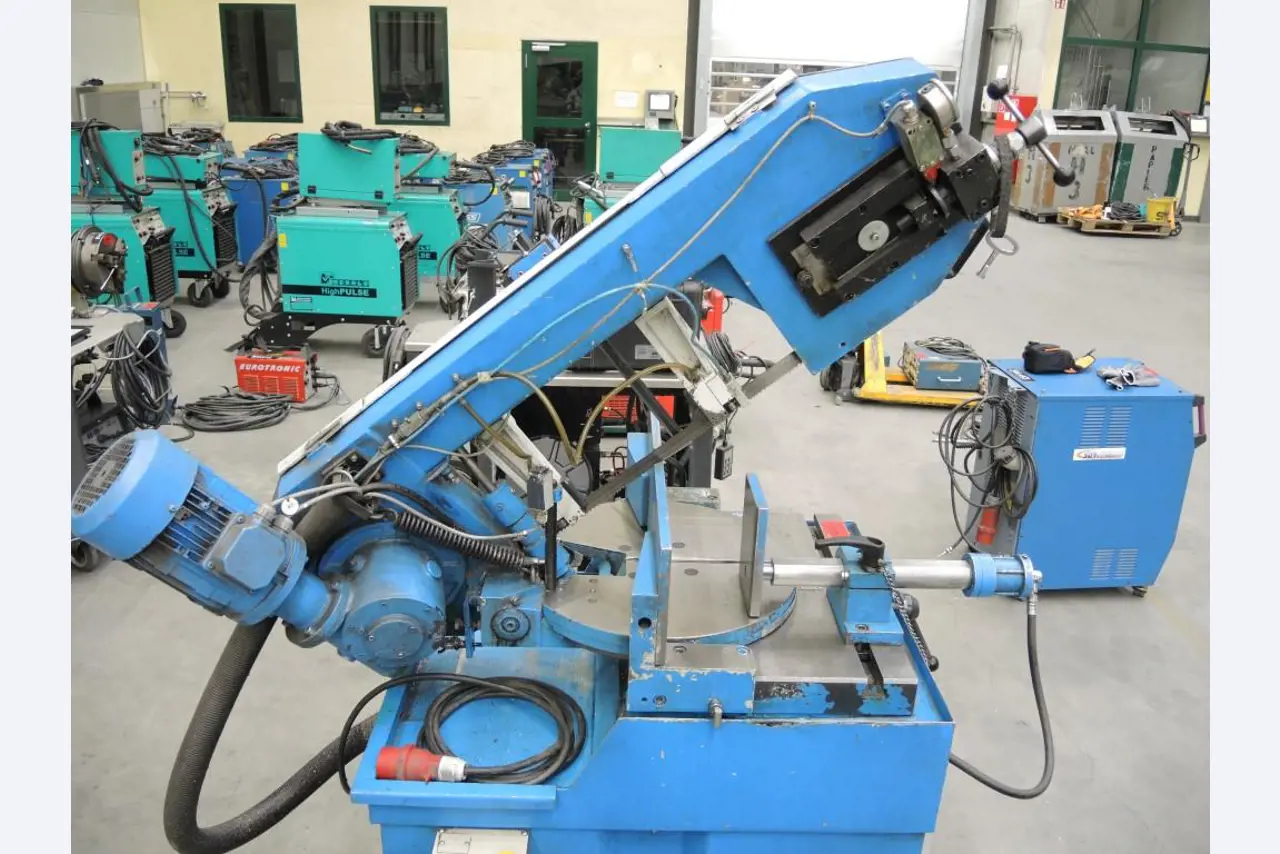 Chapas metálicas e máquinas para trabalhar metais<br><font size="2">Colaboração com Hilco Industrial Acquisitions bv</font><br><img src="/images/hil.png"><br>-6