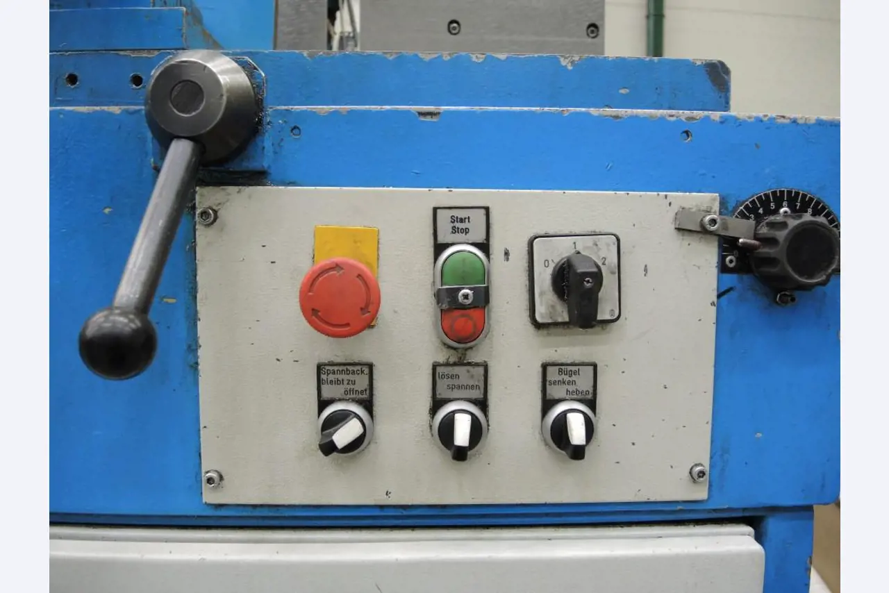 Chapas metálicas e máquinas para trabalhar metais<br><font size="2">Colaboração com Hilco Industrial Acquisitions bv</font><br><img src="/images/hil.png"><br>-7