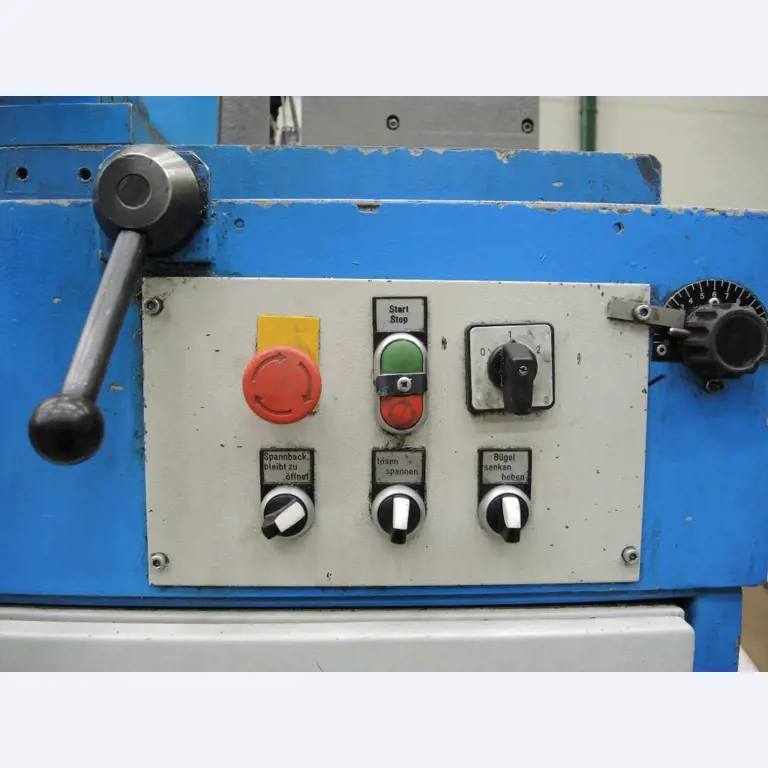 Chapas metálicas e máquinas para trabalhar metais<br><font size="2">Colaboração com Hilco Industrial Acquisitions bv</font><br><img src="/images/hil.png"><br>-7