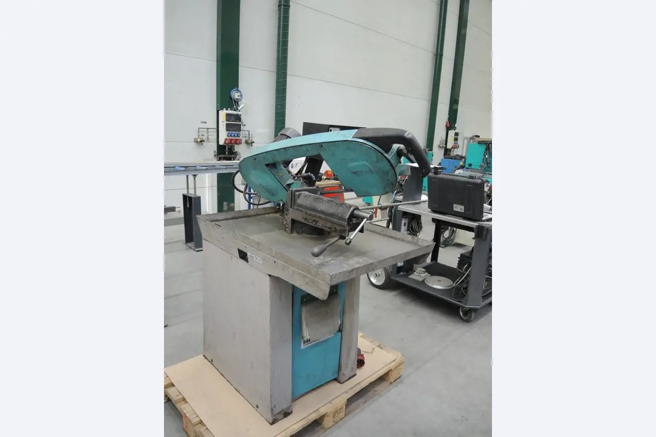 Chapas metálicas e máquinas para trabalhar metais<br><font size="2">Colaboração com Hilco Industrial Acquisitions bv</font><br><img src="/images/hil.png"><br>-2