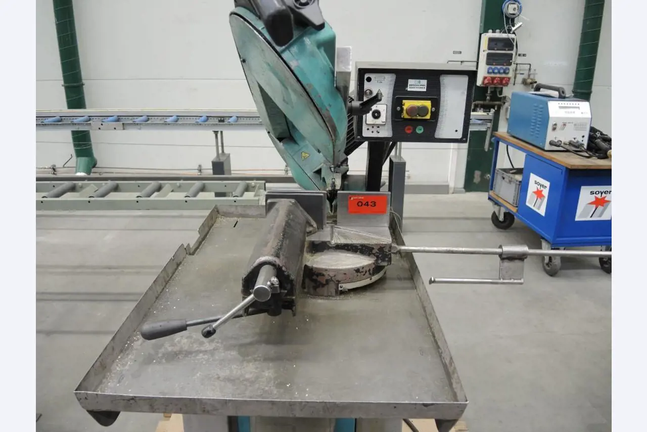 Chapas metálicas e máquinas para trabalhar metais<br><font size="2">Colaboração com Hilco Industrial Acquisitions bv</font><br><img src="/images/hil.png"><br>-3