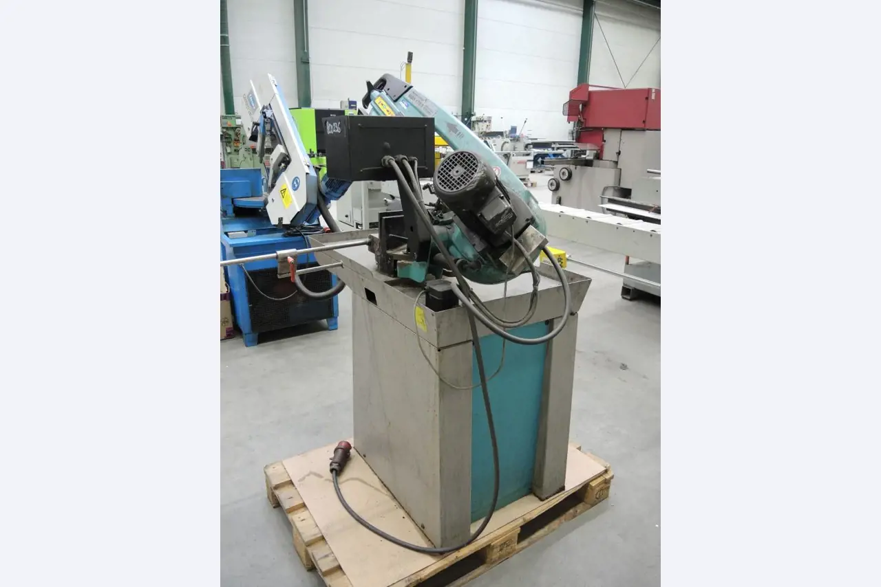 Chapas metálicas e máquinas para trabalhar metais<br><font size="2">Colaboração com Hilco Industrial Acquisitions bv</font><br><img src="/images/hil.png"><br>-5