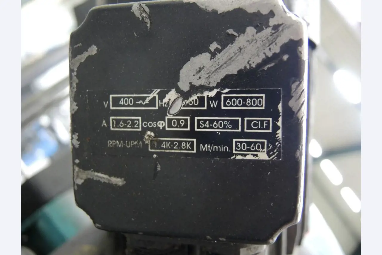 Chapas metálicas e máquinas para trabalhar metais<br><font size="2">Colaboração com Hilco Industrial Acquisitions bv</font><br><img src="/images/hil.png"><br>-6