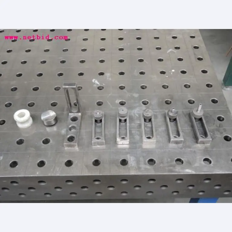 Chapas metálicas e máquinas para trabalhar metais<br><font size="2">Em colaboração com a Hilco Industrial Acquisitions bv</font>-6
