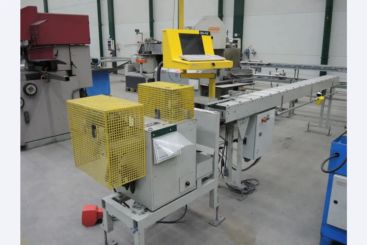 Chapas metálicas e máquinas para trabalhar metais<br><font size="2">Colaboração com Hilco Industrial Acquisitions bv</font><br><img src="/images/hil.png"><br>-1