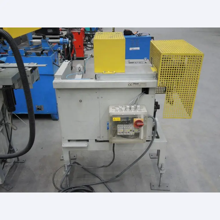 Chapas metálicas e máquinas para trabalhar metais<br><font size="2">Colaboração com Hilco Industrial Acquisitions bv</font><br><img src="/images/hil.png"><br>-7