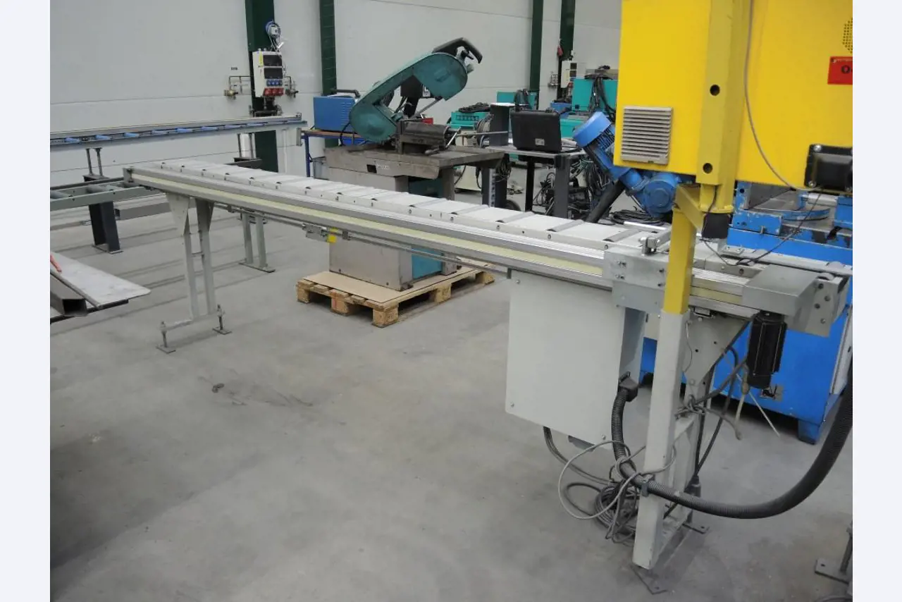 Chapas metálicas e máquinas para trabalhar metais<br><font size="2">Colaboração com Hilco Industrial Acquisitions bv</font><br><img src="/images/hil.png"><br>-8