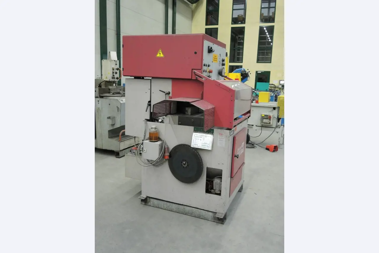 Chapas metálicas e máquinas para trabalhar metais<br><font size="2">Colaboração com Hilco Industrial Acquisitions bv</font><br><img src="/images/hil.png"><br>-3