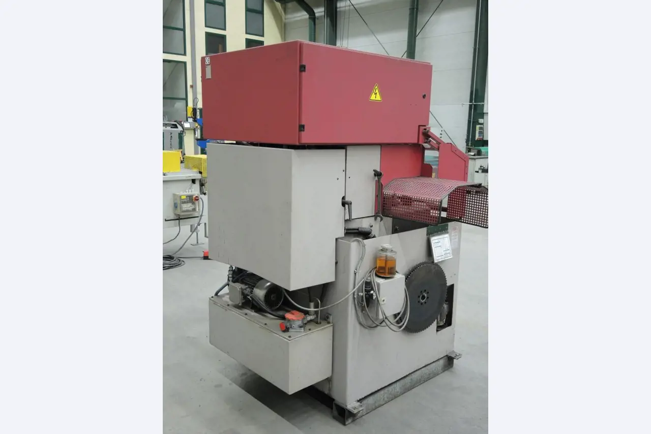 Chapas metálicas e máquinas para trabalhar metais<br><font size="2">Colaboração com Hilco Industrial Acquisitions bv</font><br><img src="/images/hil.png"><br>-4