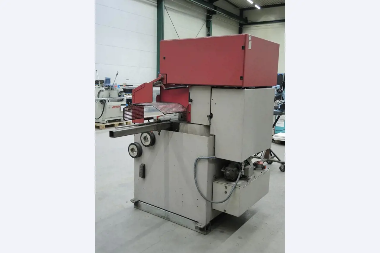 Chapas metálicas e máquinas para trabalhar metais<br><font size="2">Colaboração com Hilco Industrial Acquisitions bv</font><br><img src="/images/hil.png"><br>-5