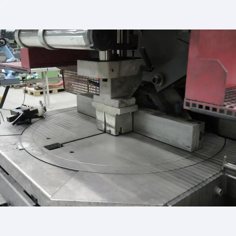 Chapas metálicas e máquinas para trabalhar metais<br><font size="2">Colaboração com Hilco Industrial Acquisitions bv</font><br><img src="/images/hil.png"><br>-7