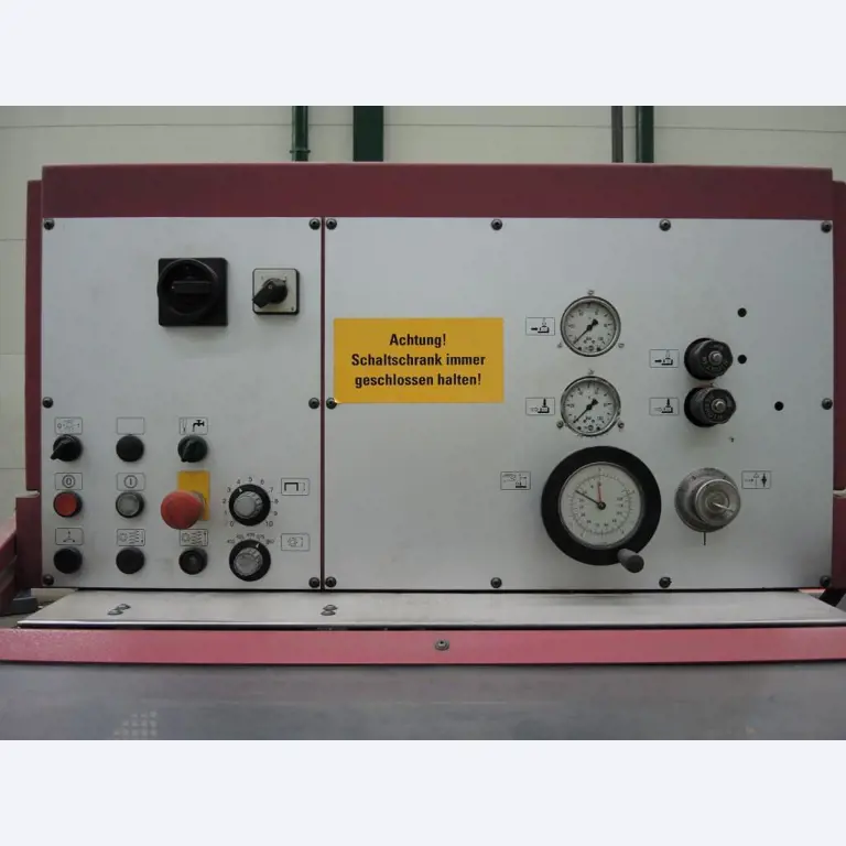 Chapas metálicas e máquinas para trabalhar metais<br><font size="2">Colaboração com Hilco Industrial Acquisitions bv</font><br><img src="/images/hil.png"><br>-8