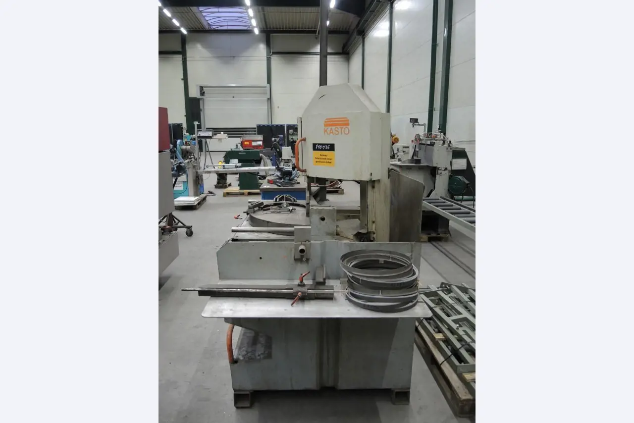 Chapas metálicas e máquinas para trabalhar metais<br><font size="2">Colaboração com Hilco Industrial Acquisitions bv</font><br><img src="/images/hil.png"><br>-4