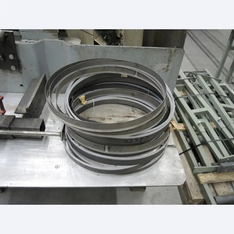 Chapas metálicas e máquinas para trabalhar metais<br><font size="2">Colaboração com Hilco Industrial Acquisitions bv</font><br><img src="/images/hil.png"><br>-6