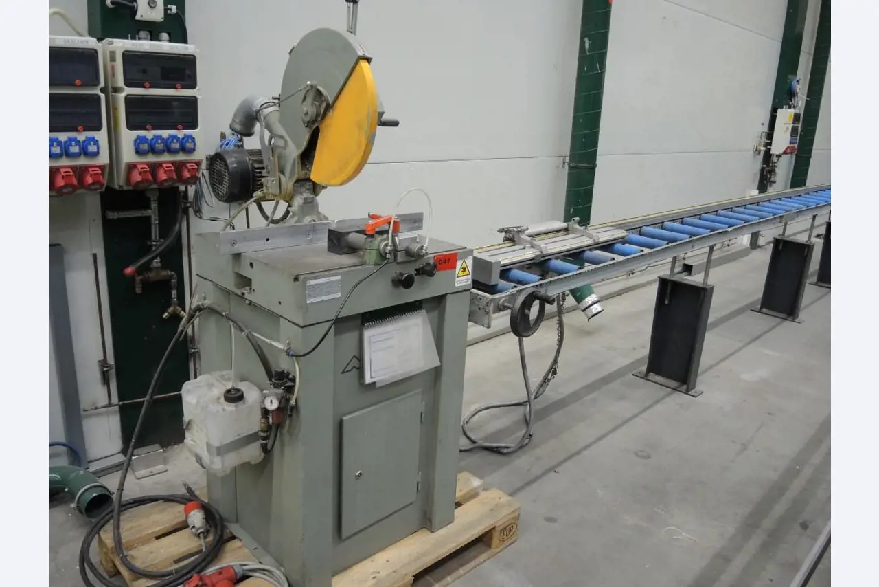 Chapas metálicas e máquinas para trabalhar metais<br><font size="2">Colaboração com Hilco Industrial Acquisitions bv</font><br><img src="/images/hil.png"><br>-1