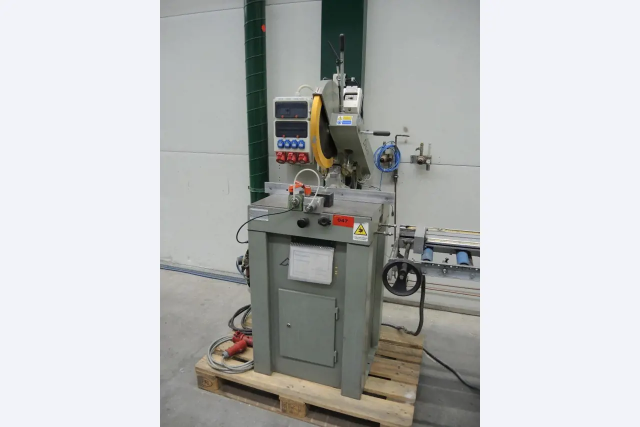 Chapas metálicas e máquinas para trabalhar metais<br><font size="2">Colaboração com Hilco Industrial Acquisitions bv</font><br><img src="/images/hil.png"><br>-2