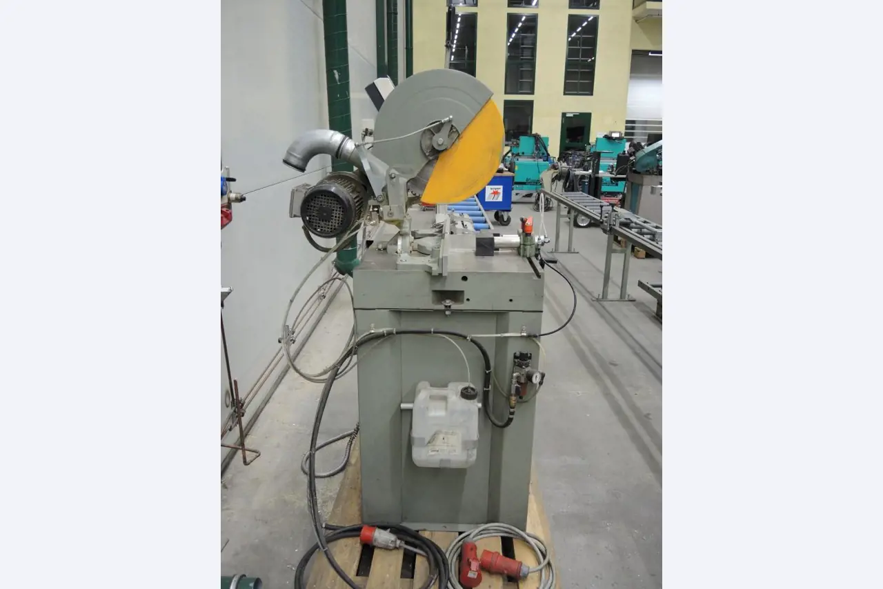 Chapas metálicas e máquinas para trabalhar metais<br><font size="2">Colaboração com Hilco Industrial Acquisitions bv</font><br><img src="/images/hil.png"><br>-3