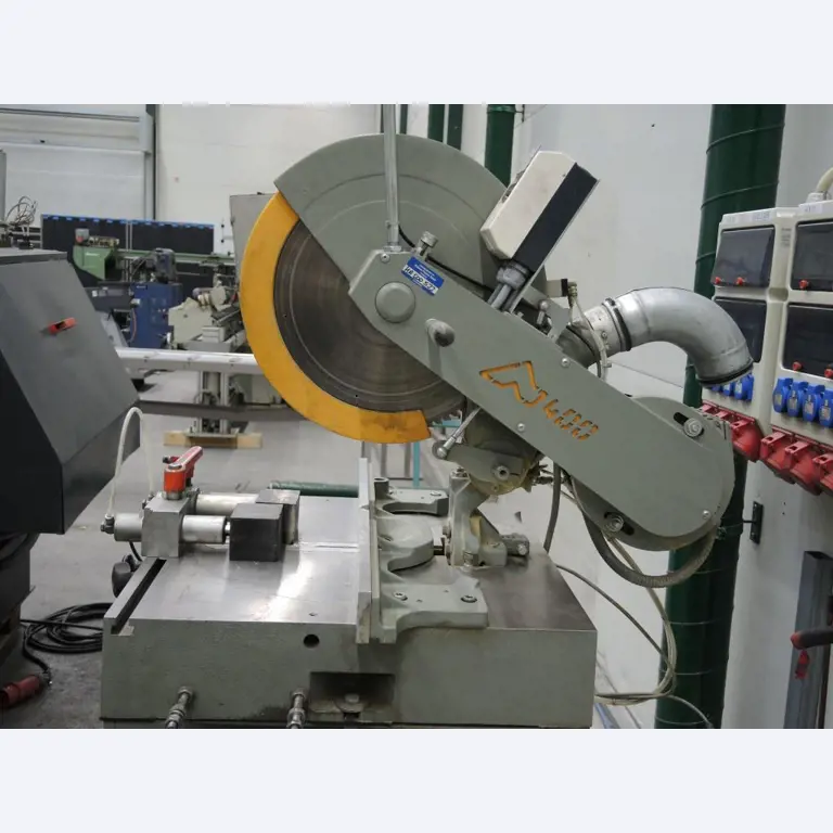 Chapas metálicas e máquinas para trabalhar metais<br><font size="2">Colaboração com Hilco Industrial Acquisitions bv</font><br><img src="/images/hil.png"><br>-4