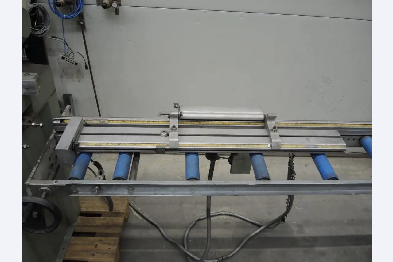 Chapas metálicas e máquinas para trabalhar metais<br><font size="2">Colaboração com Hilco Industrial Acquisitions bv</font><br><img src="/images/hil.png"><br>-6