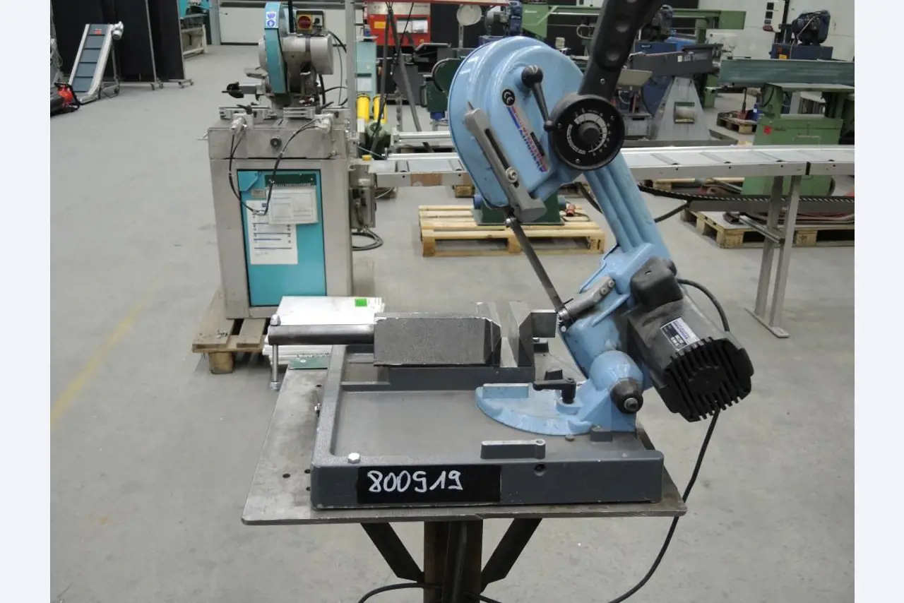 Chapas metálicas e máquinas para trabalhar metais<br><font size="2">Colaboração com Hilco Industrial Acquisitions bv</font><br><img src="/images/hil.png"><br>-2