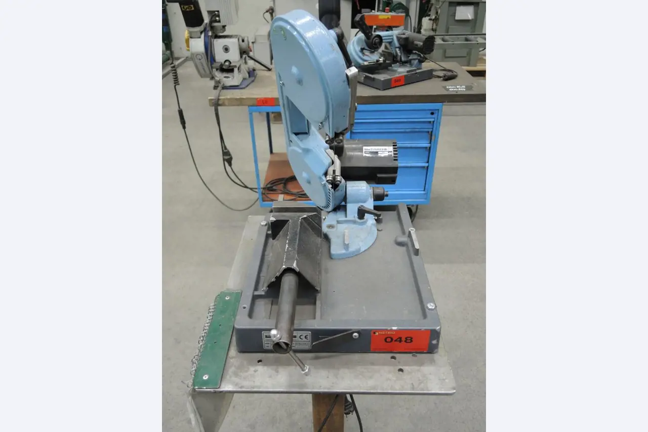 Chapas metálicas e máquinas para trabalhar metais<br><font size="2">Colaboração com Hilco Industrial Acquisitions bv</font><br><img src="/images/hil.png"><br>-3