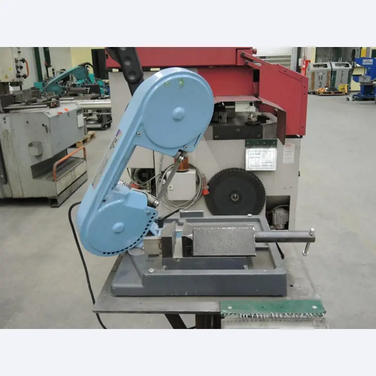 Chapas metálicas e máquinas para trabalhar metais<br><font size="2">Colaboração com Hilco Industrial Acquisitions bv</font><br><img src="/images/hil.png"><br>-4