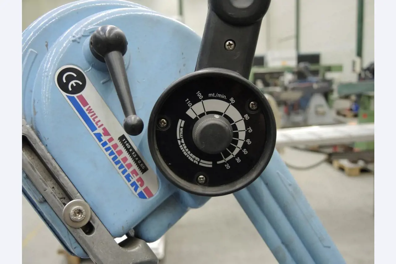 Chapas metálicas e máquinas para trabalhar metais<br><font size="2">Colaboração com Hilco Industrial Acquisitions bv</font><br><img src="/images/hil.png"><br>-7