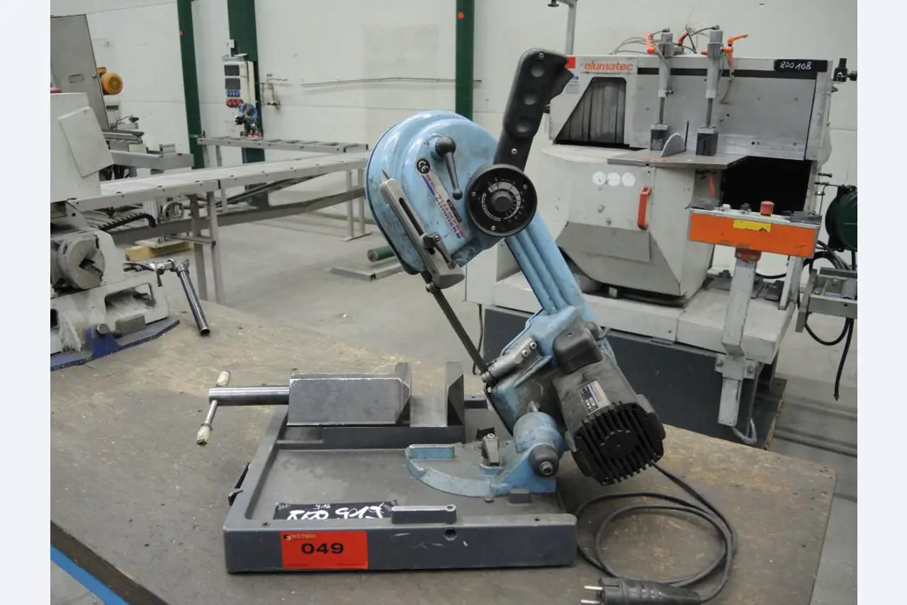 Chapas metálicas e máquinas para trabalhar metais<br><font size="2">Colaboração com Hilco Industrial Acquisitions bv</font><br><img src="/images/hil.png"><br>-3