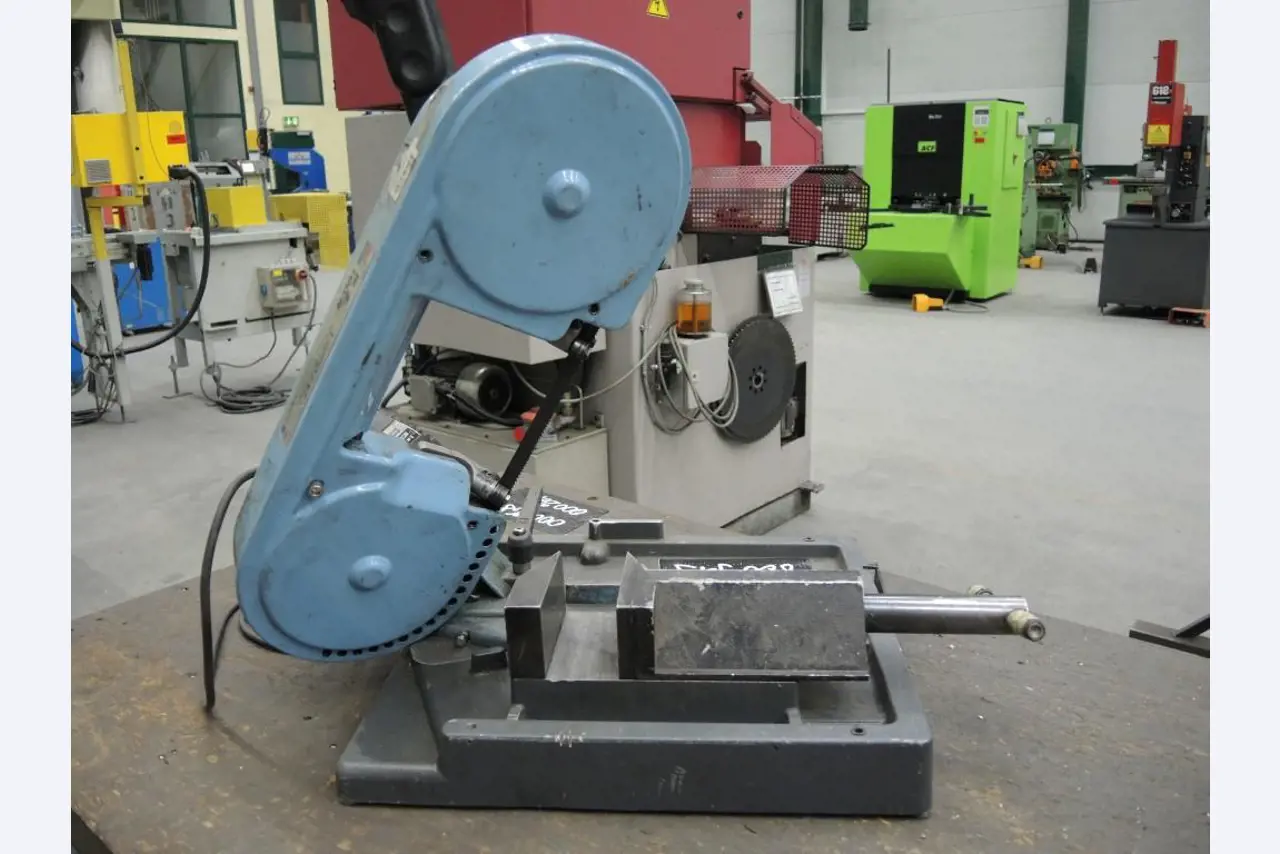 Chapas metálicas e máquinas para trabalhar metais<br><font size="2">Colaboração com Hilco Industrial Acquisitions bv</font><br><img src="/images/hil.png"><br>-4