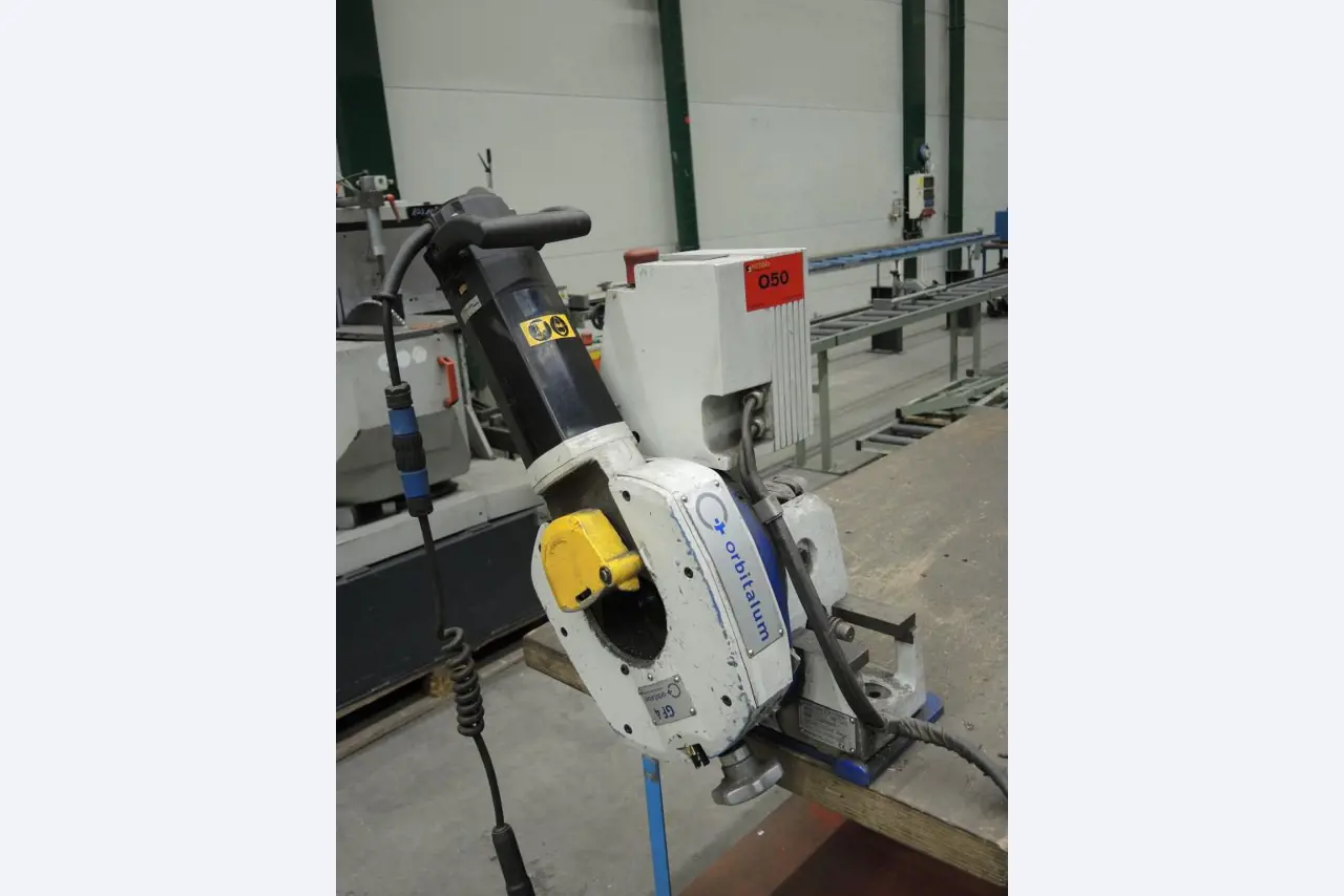 Chapas metálicas e máquinas para trabalhar metais<br><font size="2">Colaboração com Hilco Industrial Acquisitions bv</font><br><img src="/images/hil.png"><br>-2