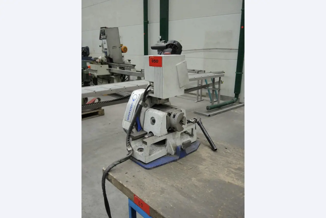 Chapas metálicas e máquinas para trabalhar metais<br><font size="2">Colaboração com Hilco Industrial Acquisitions bv</font><br><img src="/images/hil.png"><br>-3