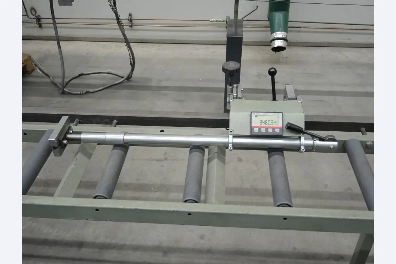 Chapas metálicas e máquinas para trabalhar metais<br><font size="2">Colaboração com Hilco Industrial Acquisitions bv</font><br><img src="/images/hil.png"><br>-11