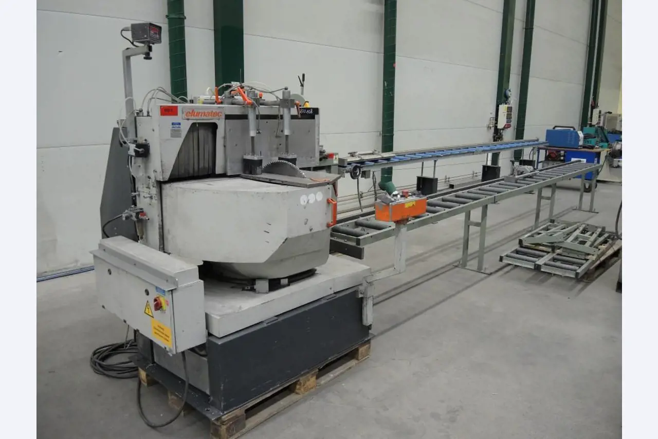 Chapas metálicas e máquinas para trabalhar metais<br><font size="2">Colaboração com Hilco Industrial Acquisitions bv</font><br><img src="/images/hil.png"><br>-1