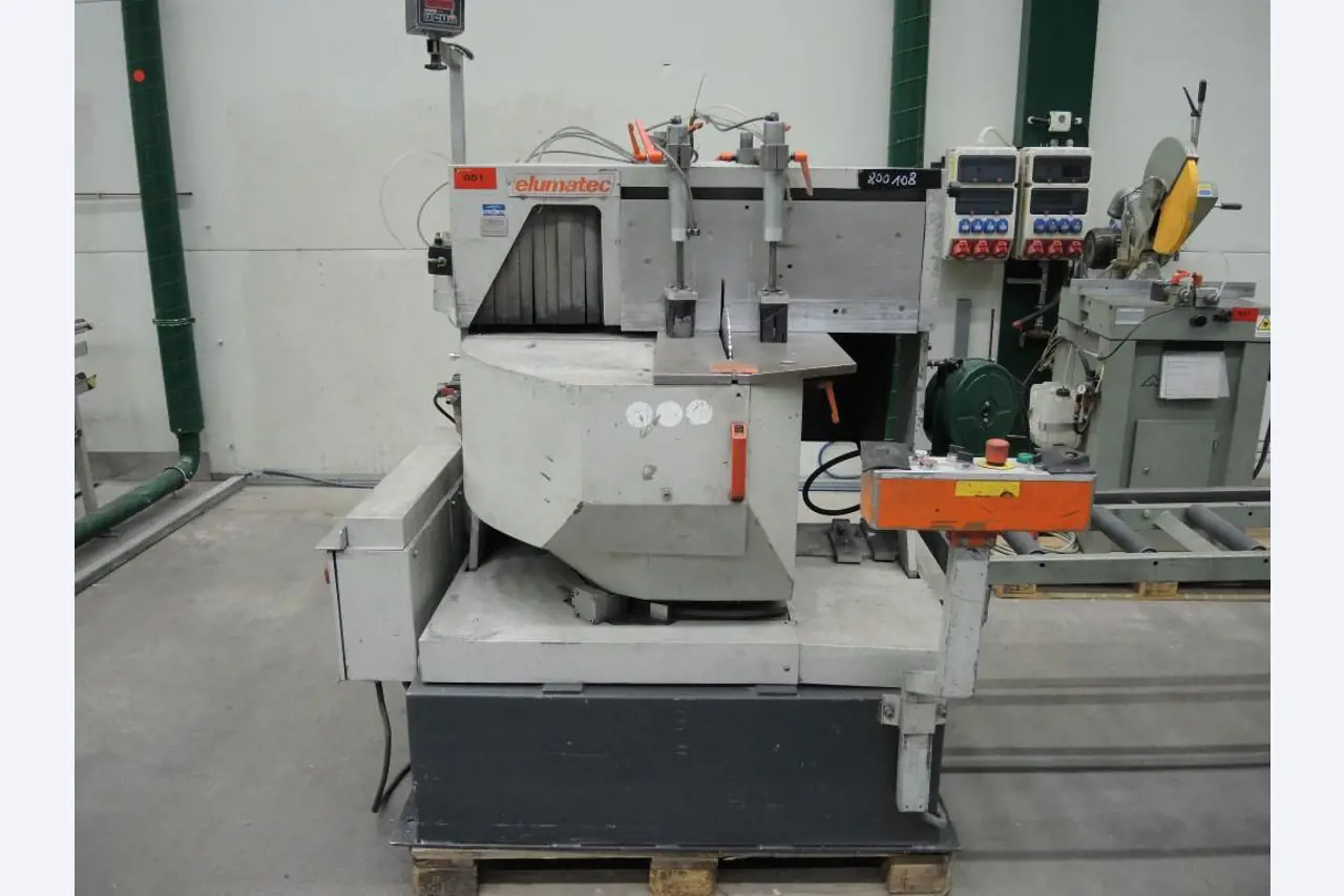 Chapas metálicas e máquinas para trabalhar metais<br><font size="2">Colaboração com Hilco Industrial Acquisitions bv</font><br><img src="/images/hil.png"><br>-4