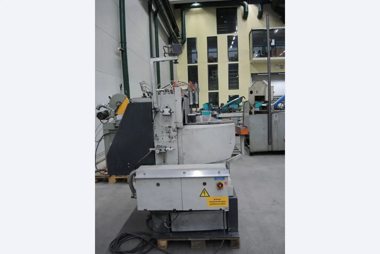 Chapas metálicas e máquinas para trabalhar metais<br><font size="2">Colaboração com Hilco Industrial Acquisitions bv</font><br><img src="/images/hil.png"><br>-5