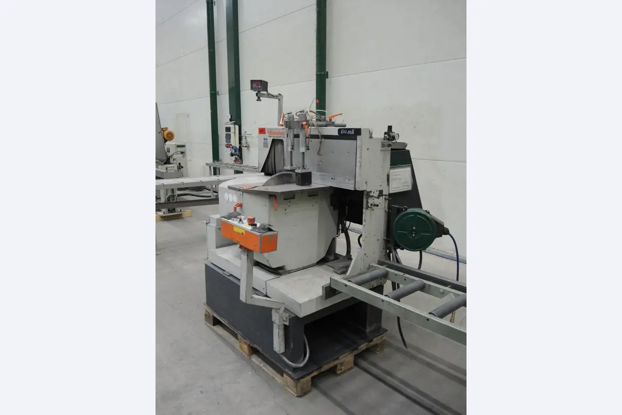 Chapas metálicas e máquinas para trabalhar metais<br><font size="2">Colaboração com Hilco Industrial Acquisitions bv</font><br><img src="/images/hil.png"><br>-7