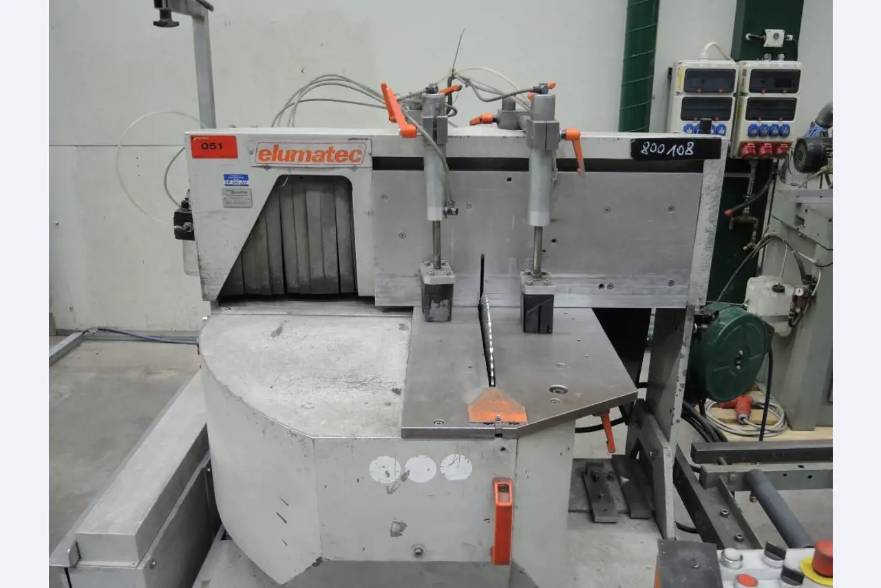 Chapas metálicas e máquinas para trabalhar metais<br><font size="2">Colaboração com Hilco Industrial Acquisitions bv</font><br><img src="/images/hil.png"><br>-8