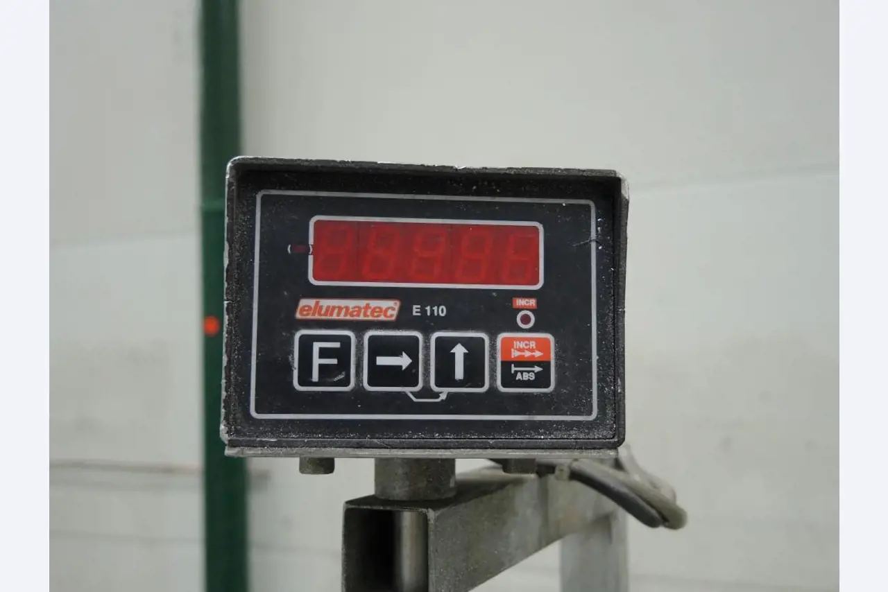 Chapas metálicas e máquinas para trabalhar metais<br><font size="2">Colaboração com Hilco Industrial Acquisitions bv</font><br><img src="/images/hil.png"><br>-9