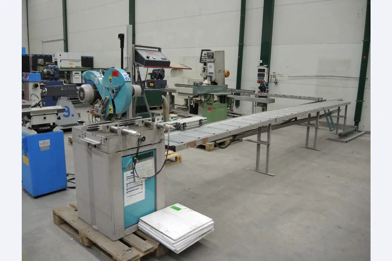 Chapas metálicas e máquinas para trabalhar metais<br><font size="2">Colaboração com Hilco Industrial Acquisitions bv</font><br><img src="/images/hil.png"><br>-1