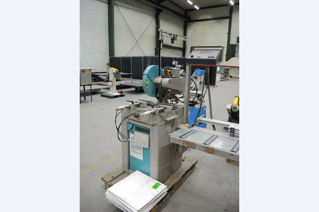 Chapas metálicas e máquinas para trabalhar metais<br><font size="2">Colaboração com Hilco Industrial Acquisitions bv</font><br><img src="/images/hil.png"><br>-3