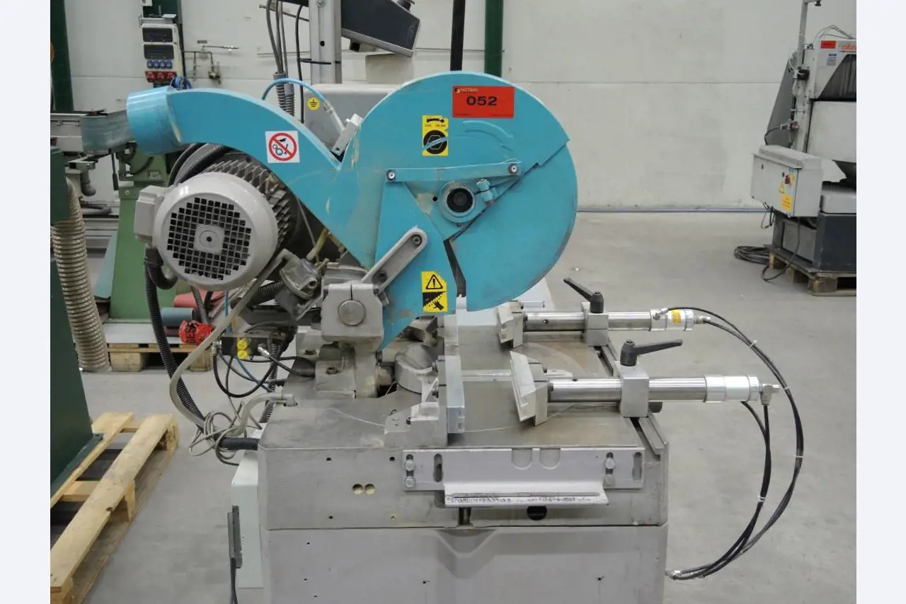 Chapas metálicas e máquinas para trabalhar metais<br><font size="2">Colaboração com Hilco Industrial Acquisitions bv</font><br><img src="/images/hil.png"><br>-4