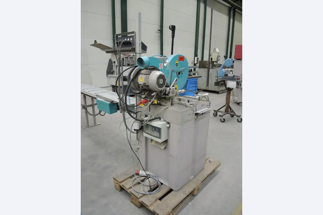 Chapas metálicas e máquinas para trabalhar metais<br><font size="2">Colaboração com Hilco Industrial Acquisitions bv</font><br><img src="/images/hil.png"><br>-5