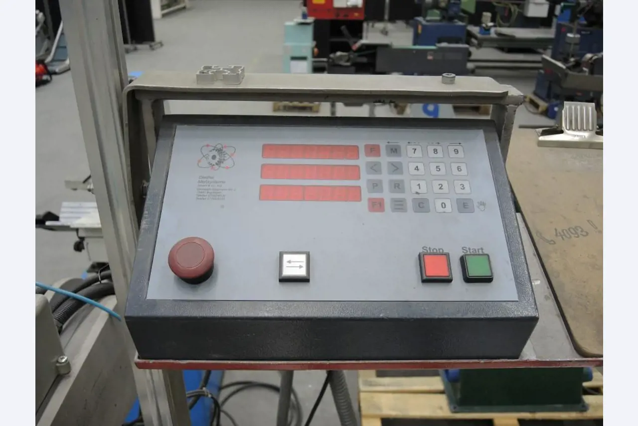 Chapas metálicas e máquinas para trabalhar metais<br><font size="2">Colaboração com Hilco Industrial Acquisitions bv</font><br><img src="/images/hil.png"><br>-6