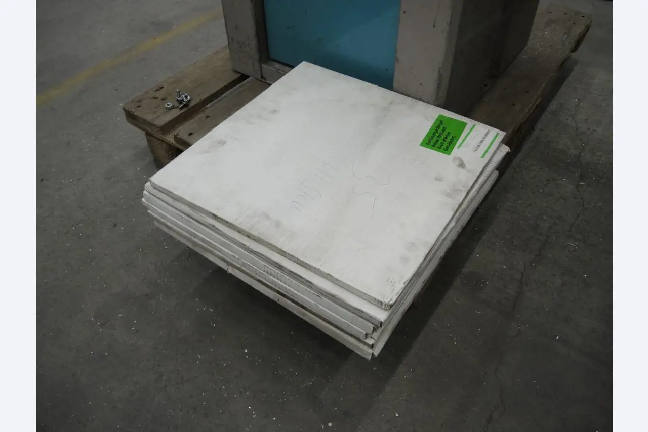 Chapas metálicas e máquinas para trabalhar metais<br><font size="2">Colaboração com Hilco Industrial Acquisitions bv</font><br><img src="/images/hil.png"><br>-8