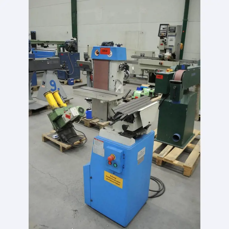 Chapas metálicas e máquinas para trabalhar metais<br><font size="2">Colaboração com Hilco Industrial Acquisitions bv</font><br><img src="/images/hil.png"><br>-1