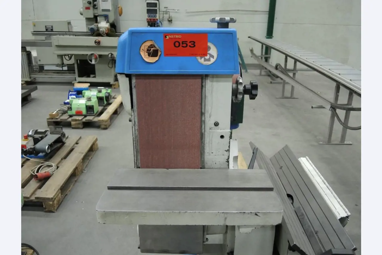 Chapas metálicas e máquinas para trabalhar metais<br><font size="2">Colaboração com Hilco Industrial Acquisitions bv</font><br><img src="/images/hil.png"><br>-4