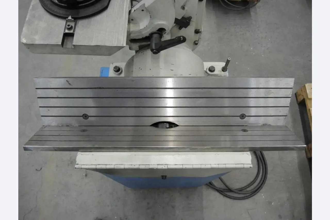 Chapas metálicas e máquinas para trabalhar metais<br><font size="2">Colaboração com Hilco Industrial Acquisitions bv</font><br><img src="/images/hil.png"><br>-5